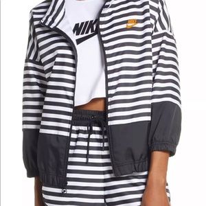 Nike NWT Women's Black/White Stripe Woven Full Zip Jacket
